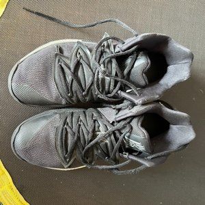 Kyrie 5 Used black